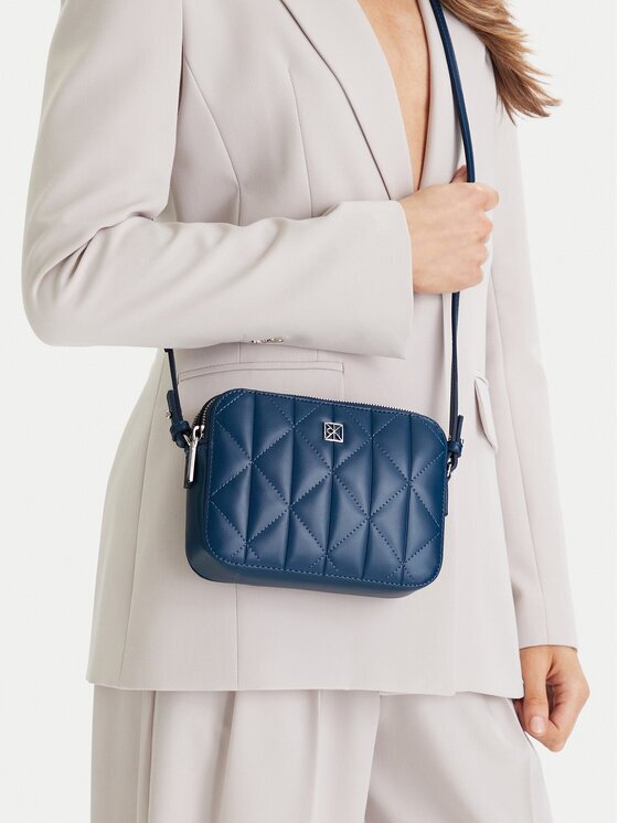 Calvin Klein Дамска чанта Quilted Double Zip Camera Bag LV04F3328G