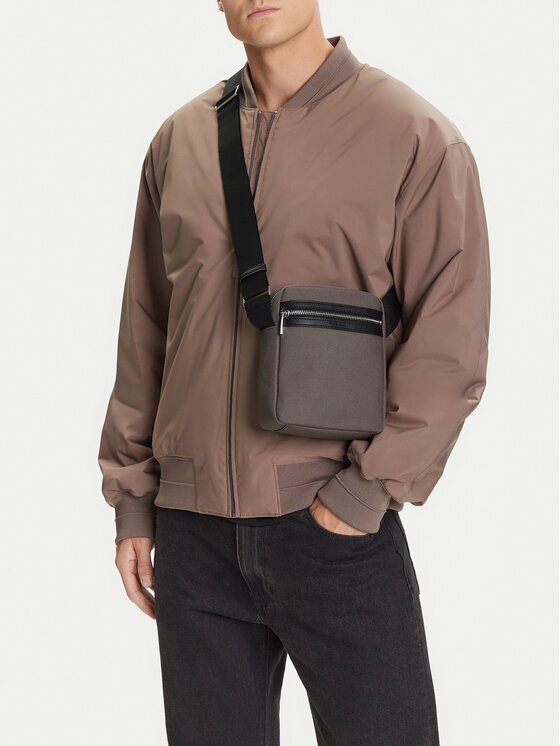 Calvin Klein Мъжка чантичка Contrast Reporter LV04D3175G