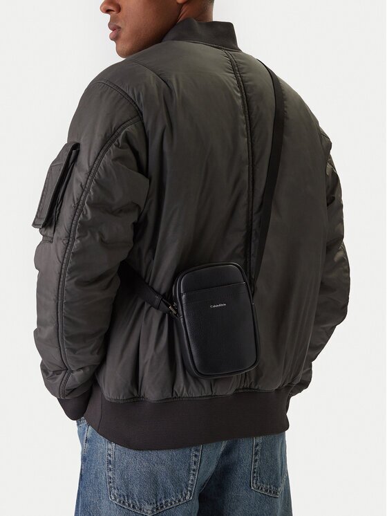 Calvin Klein Мъжка чантичка Raised Slim Reporter LV04D3278G