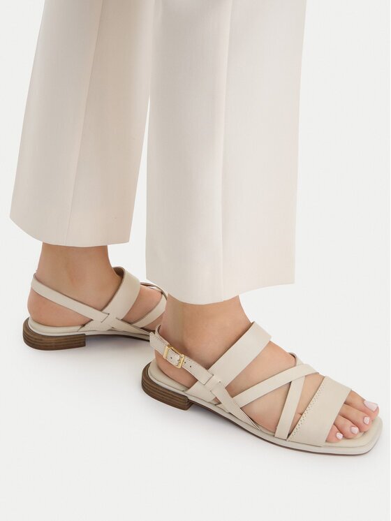 Clarks Сандали Ariany Strap 26186578
