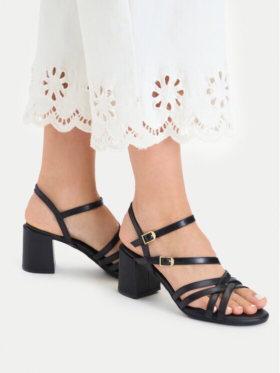 Clarks Сандали Ezoria Strap 26185893