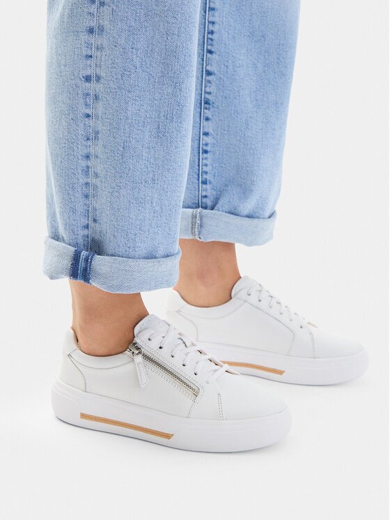 Clarks Сникърси Hollyrose Zip 26185916