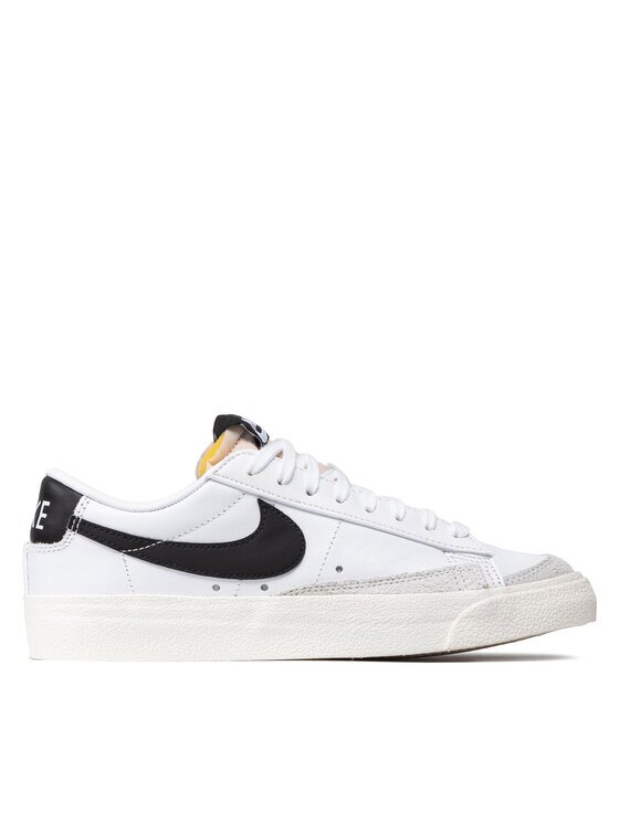 Nike Сникърси Blazer Low '77 DC4769 102