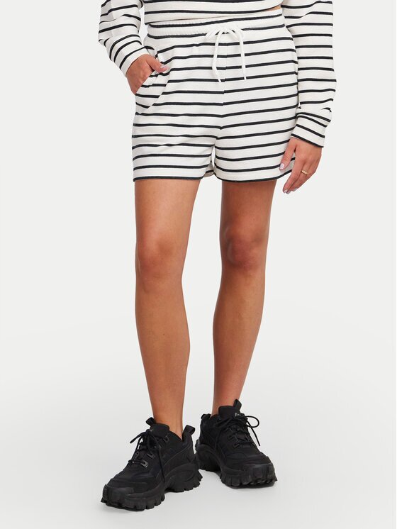 Pieces Спортни шорти Chilli 17146889 Regular Fit